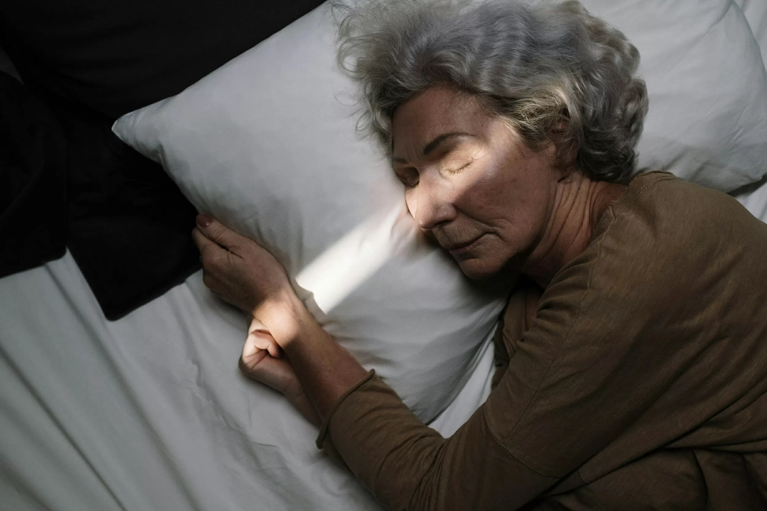 Why Seniors Wake Up Early: Understanding Sleep Problems and Improving Restful Nights
