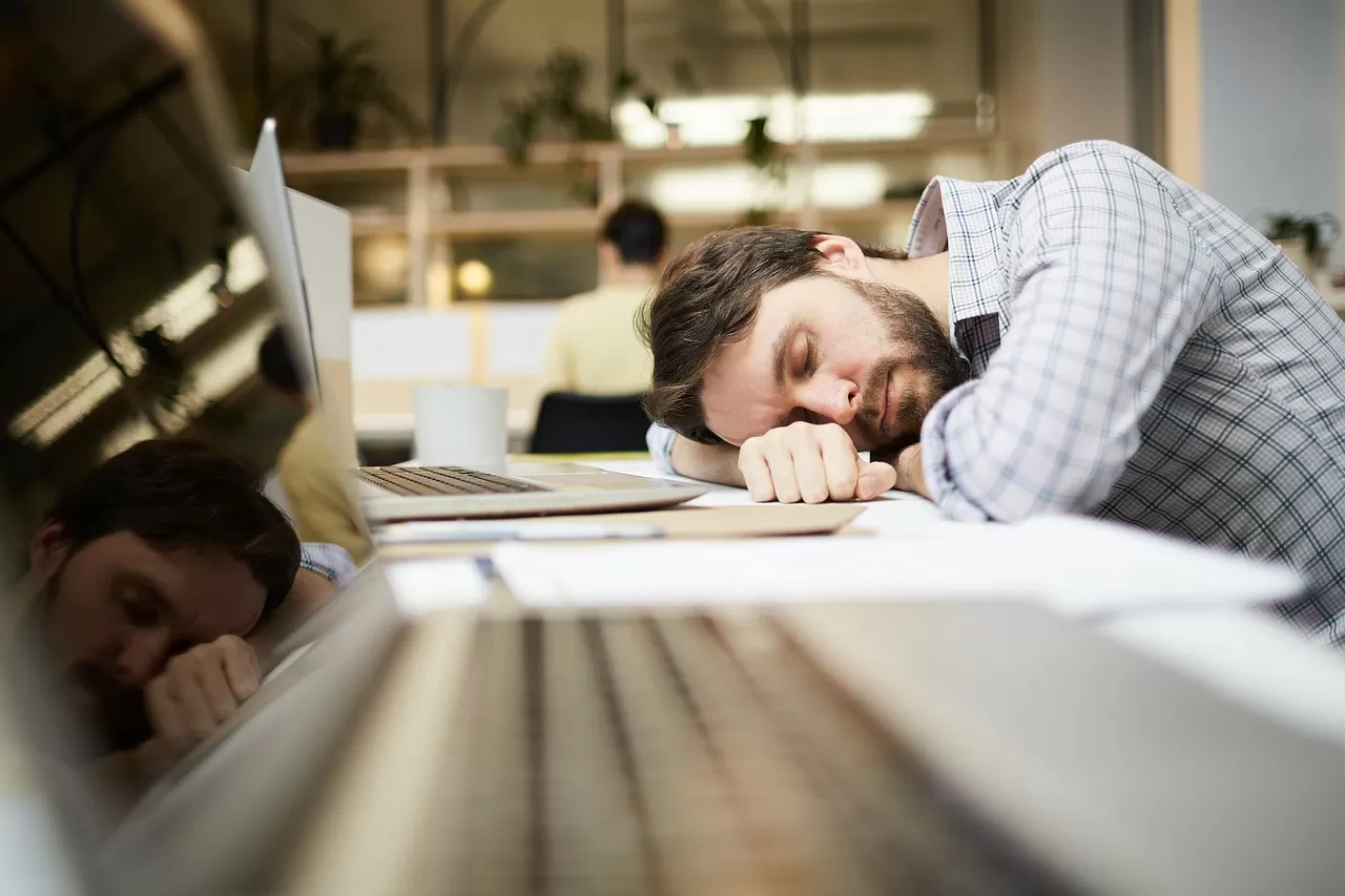 Social Fatigue Explained: Why Social Events Trigger Introvert Exhaustion and Social Anxiety Signs