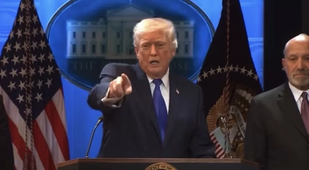 JUST IN: Trump Hits Back at Supreme Court With Executive Order Imposing 10% Tariffs on ALL Countries – Slams SCOTUS Justices and Vows to Bring in “Even More Money Than We Were Taking in Before”