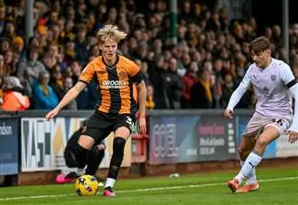 U’s midfielder undergoes knee operation